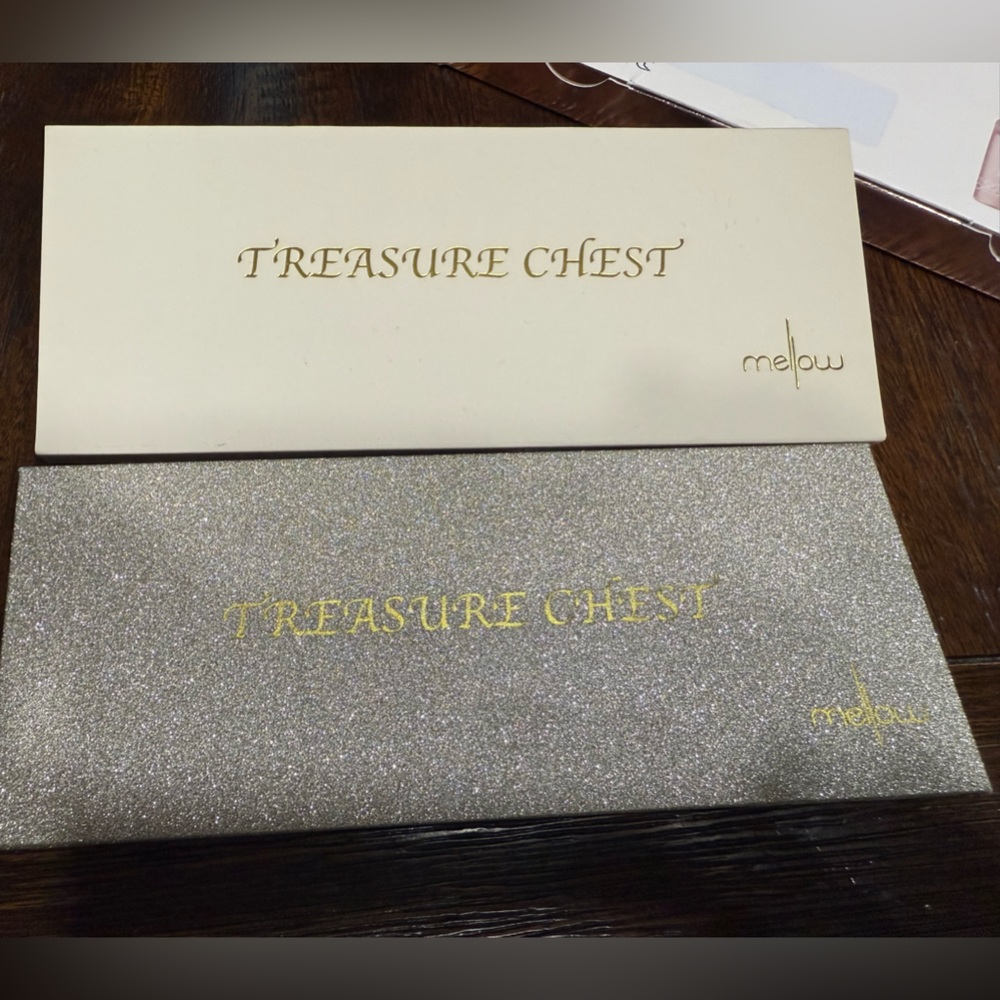 Mellow Treasure Chest Eyeshadow Palette - Gold and Cream